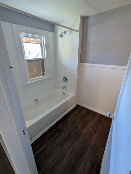 Building Photo - 146 Fairlawn Ave