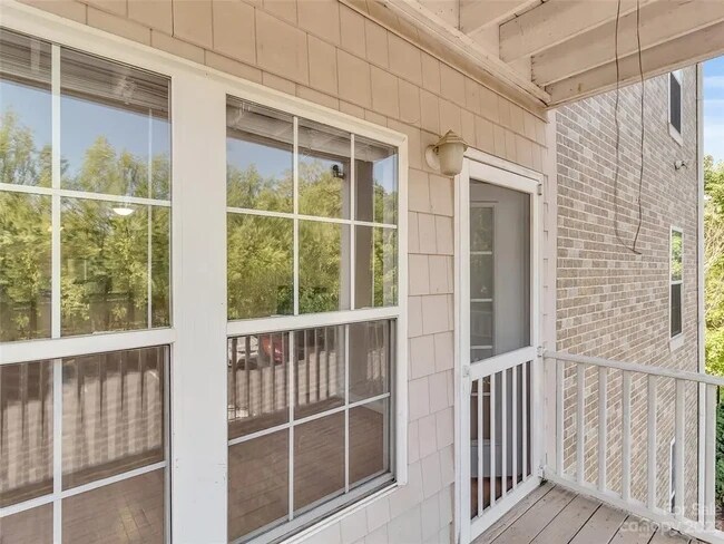 Porch/Balcony - 55 Derby Rd