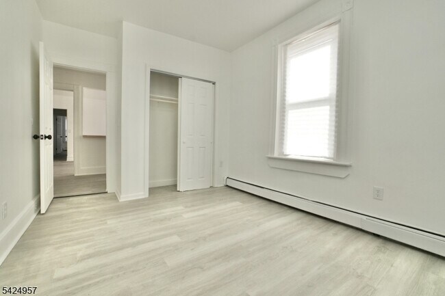 Building Photo - 11 Howard Pl