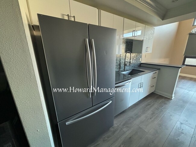 Building Photo - 2 Bed, 2 Bath Condo + Loft in a Cozy locat...