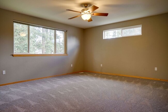 Building Photo - Kent/Covington  2 Story