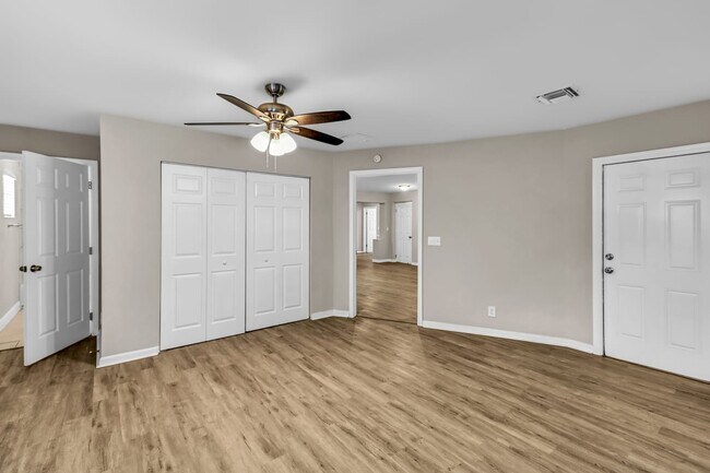 Building Photo - 319 Sw 9Th Ave