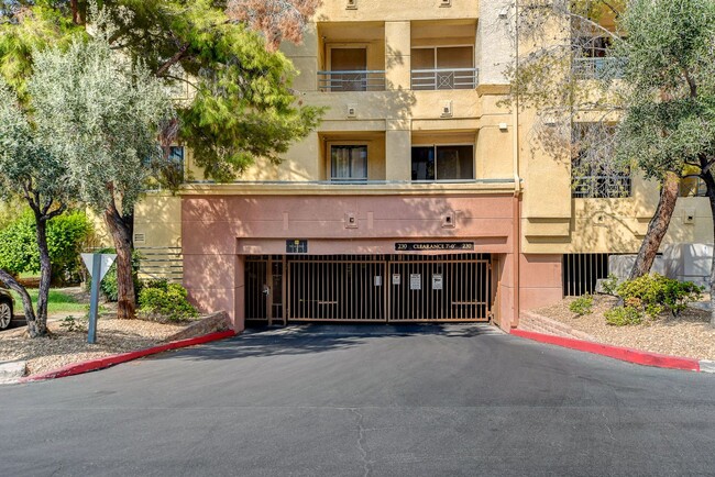 Building Photo - Meridian 124- Stunning 2Bd/2Ba Residence