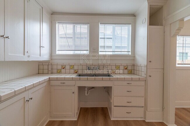 Building Photo - 444 E Sonoma Ave