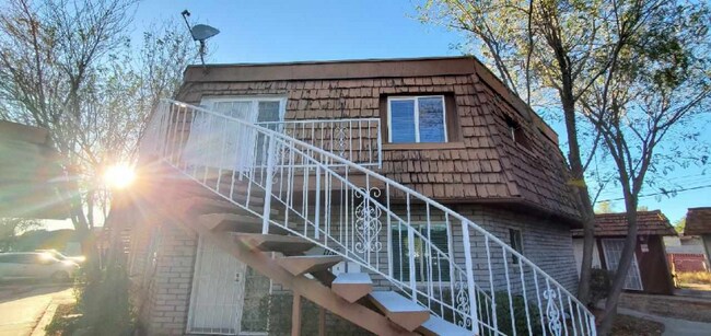 Building Photo - 1138 E 2nd St