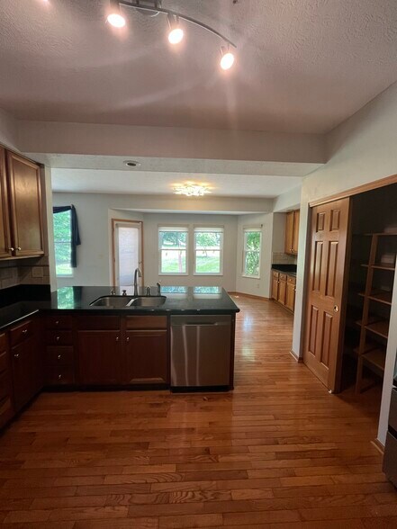 Building Photo - 7960 Compton Ct