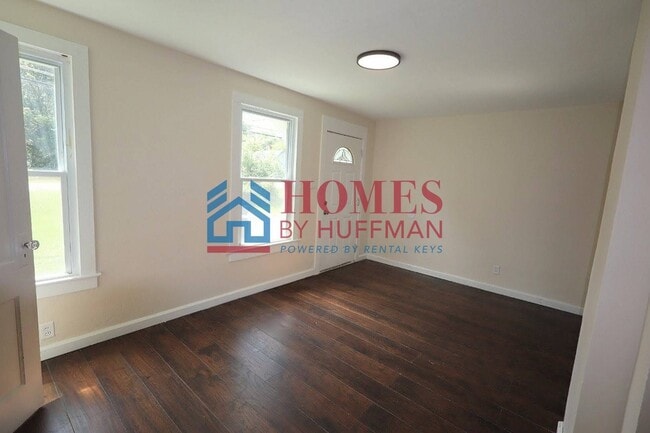 Building Photo - One Bedroom House | Move in Ready