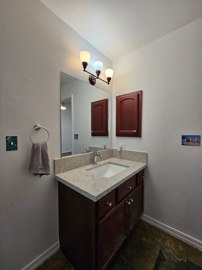 Building Photo - 15-1817-1817 14th Ave