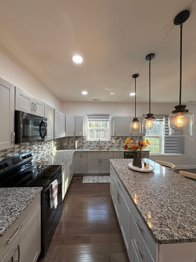 Building Photo - T.R. Lawing Realty Property