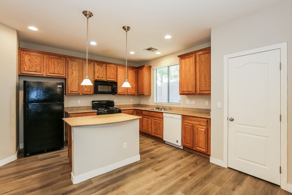 Building Photo - 10436 Scotch Elm Ave