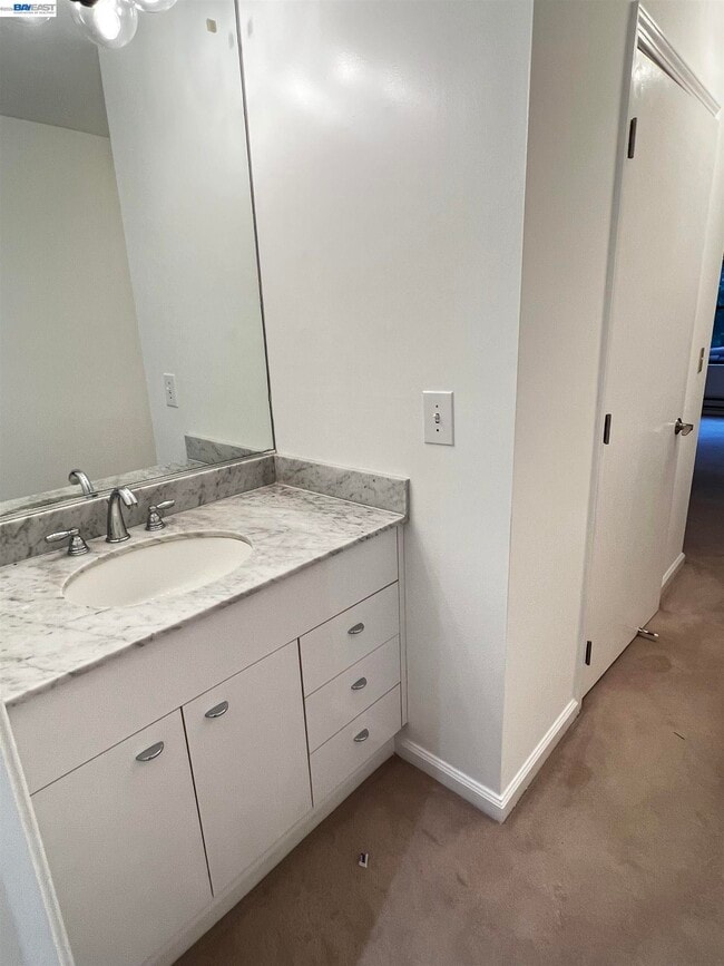 Building Photo - 650 Chestnut St