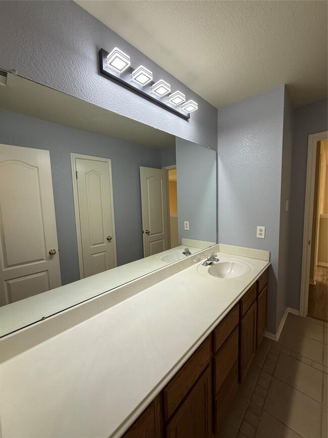 Building Photo - 1705 Ploverville Ln