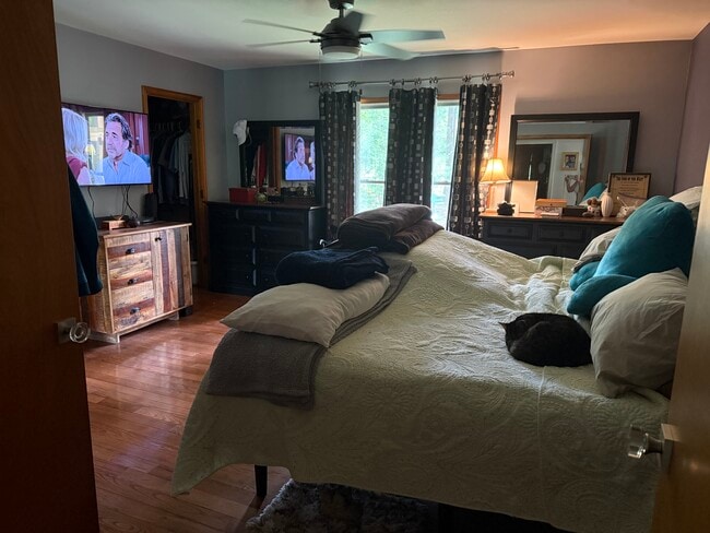 Building Photo - 4212 Lakeview Pkwy