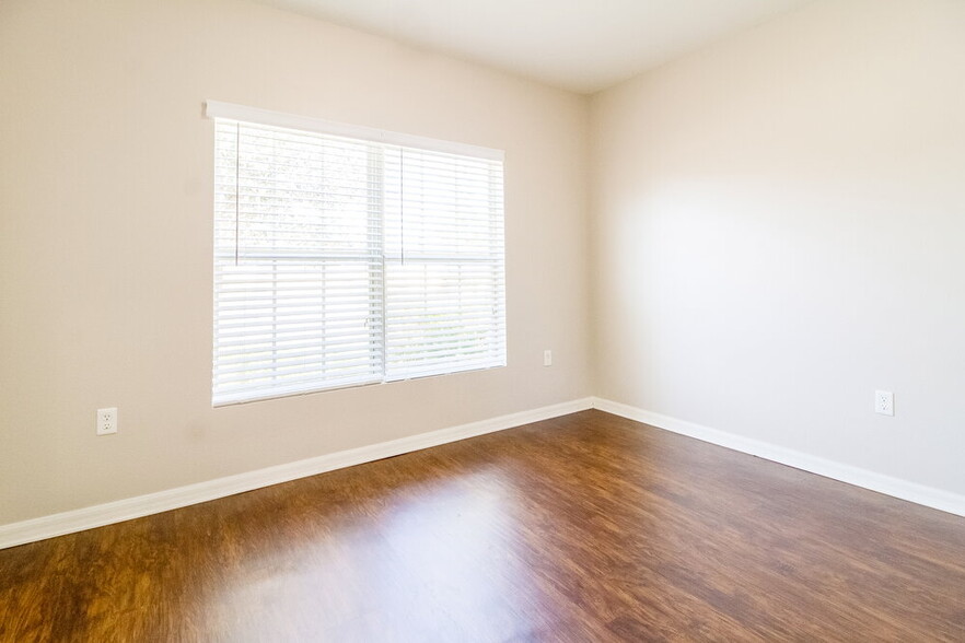 Building Photo - 3046 Dasha Palm Dr