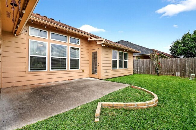 Building Photo - 6018 Tapestry Dr