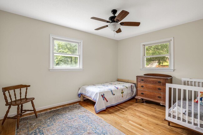 Building Photo - Royal Pines Gem with Private Fenced Yard