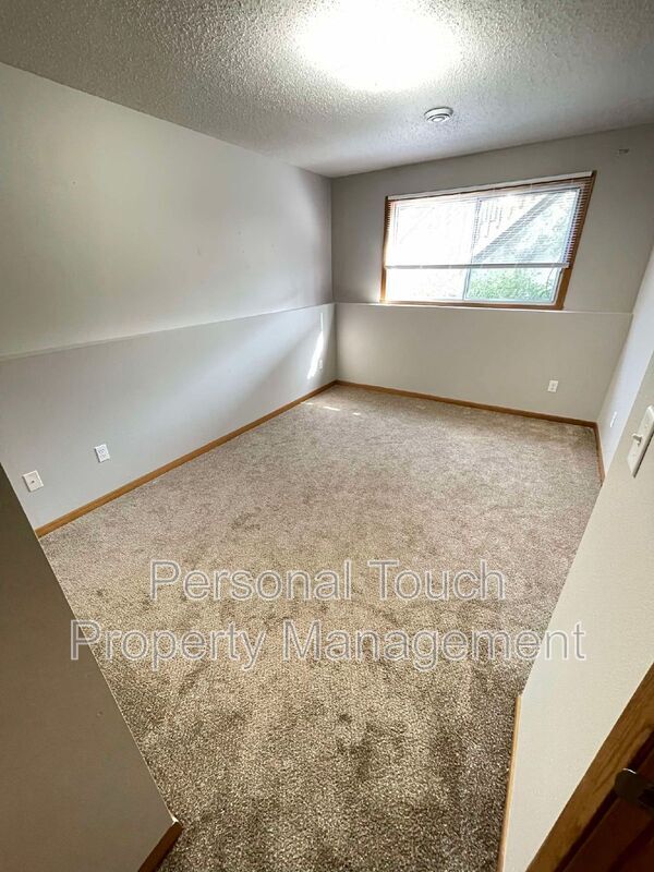 Building Photo - 2510 Amber Valley Ct S