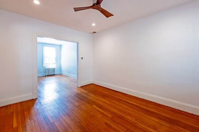 Building Photo - Rad Rowhome Right Near Stadium-Armory Metro!