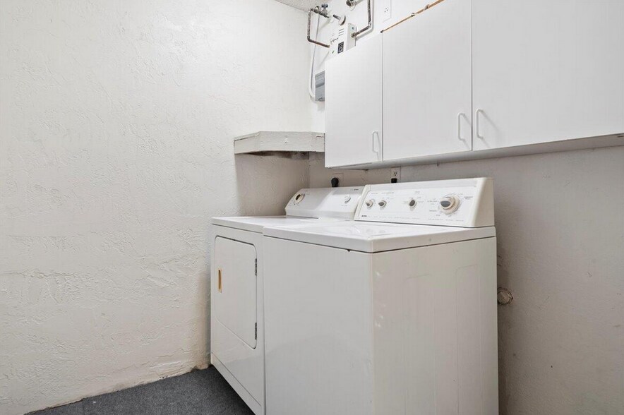 Building Photo - 12775 Spinnaker Ln
