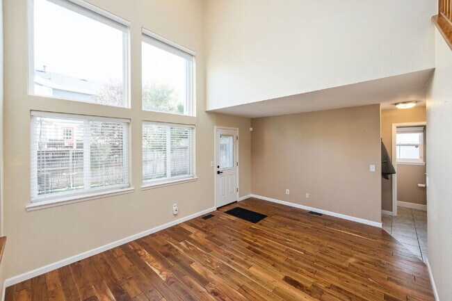 Building Photo - "Charming 3-Bedroom Home with 2.5 Baths in...