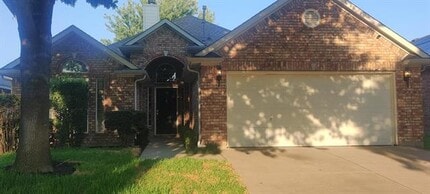 Building Photo - 204 Bayfield Dr