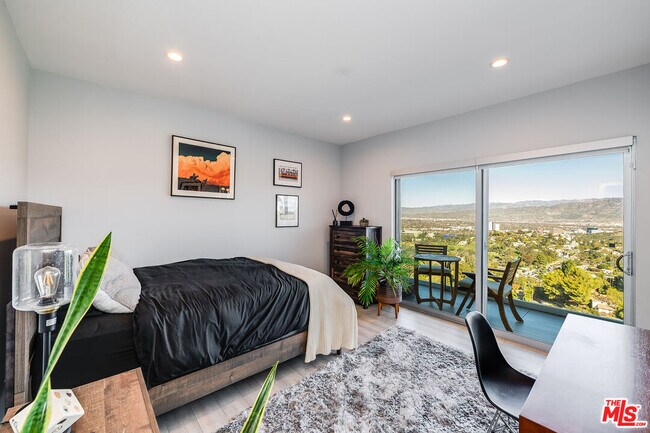 Building Photo - 7191 Pacific View Dr