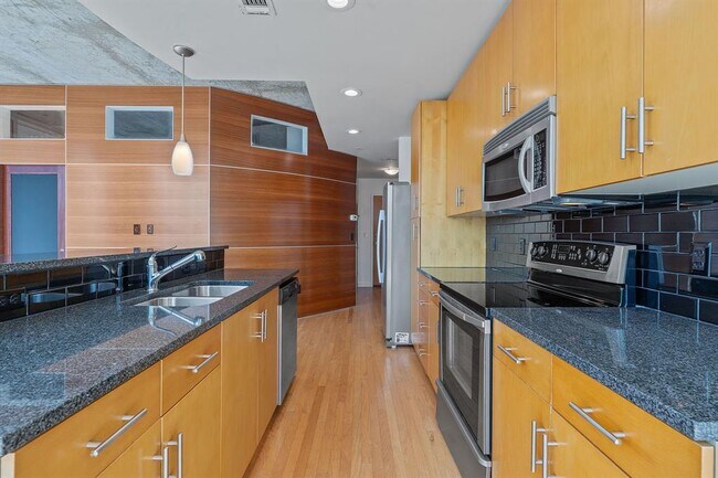 Building Photo - 360 Nueces St