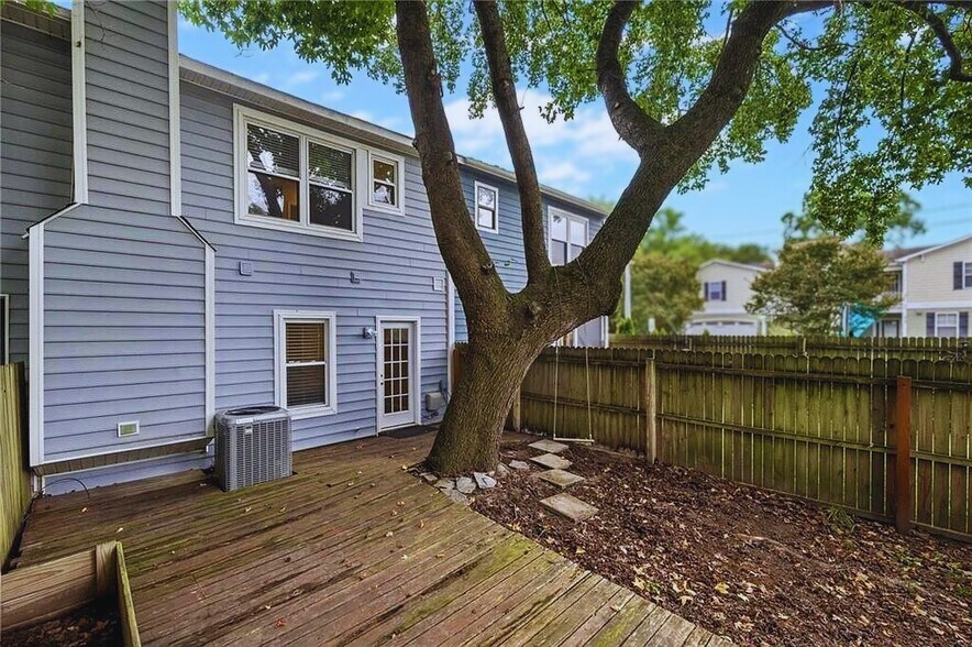 Building Photo - 2303 Merl Cir