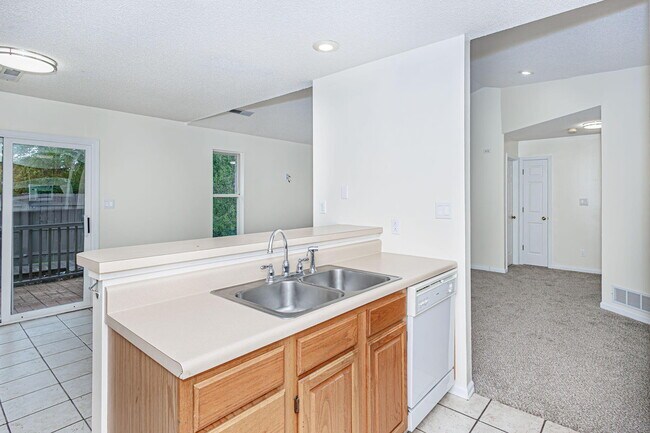 Building Photo - 3804 Larkspur Ct