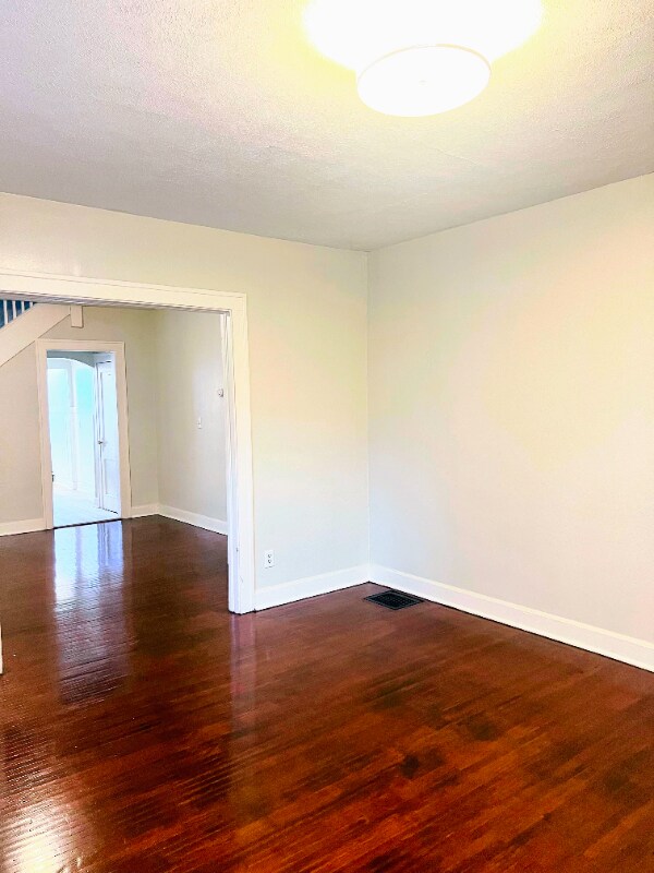 Building Photo - 607 N Oxford St