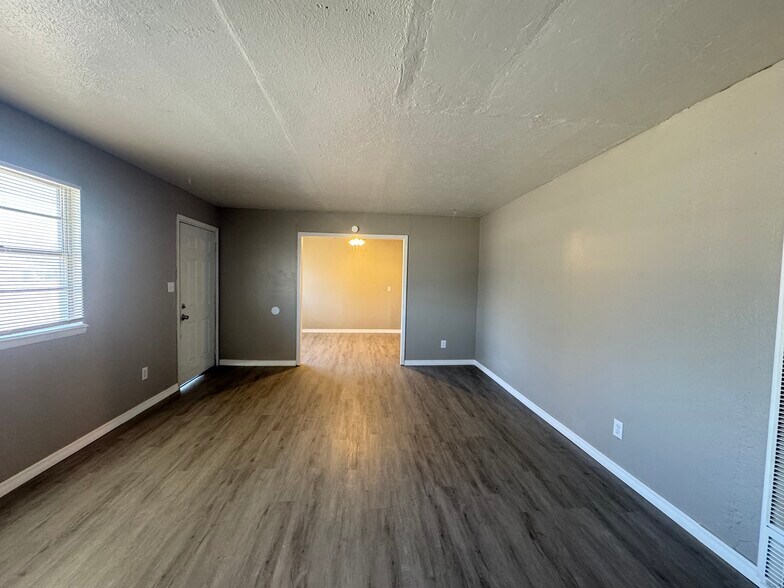 Building Photo - 9111 N Walker Ave