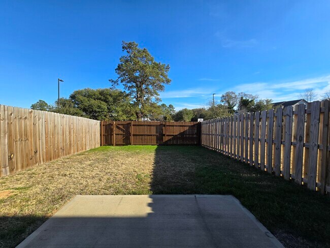 Building Photo - 1785 Snead Dr