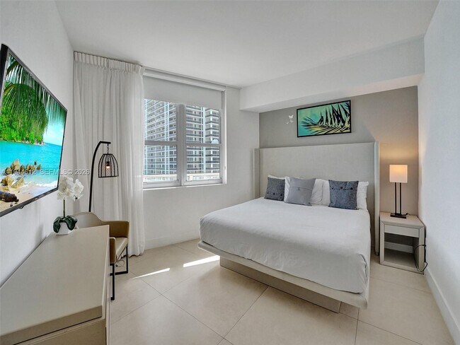 Building Photo - 4111 S Ocean Dr