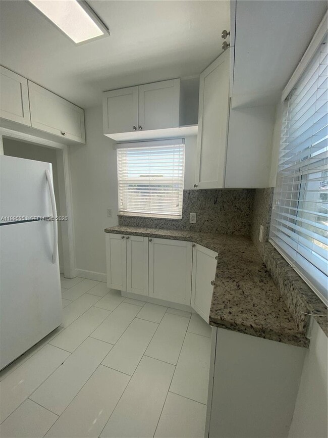 Building Photo - 2833 SW 38th Ave