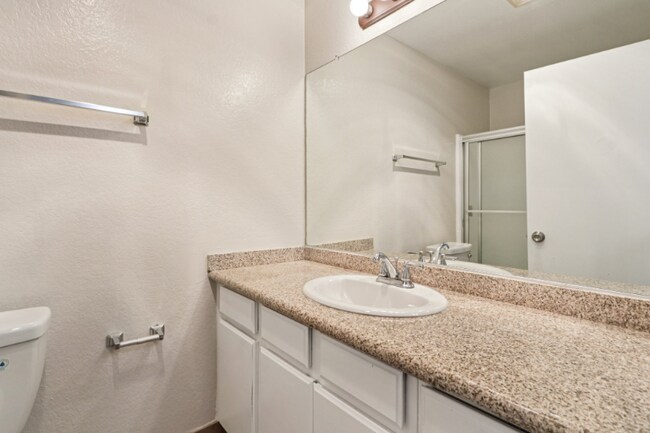 Building Photo - 700 E Cedar Ave