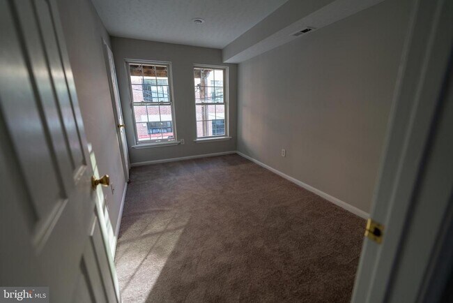 Building Photo - 1119 Race St