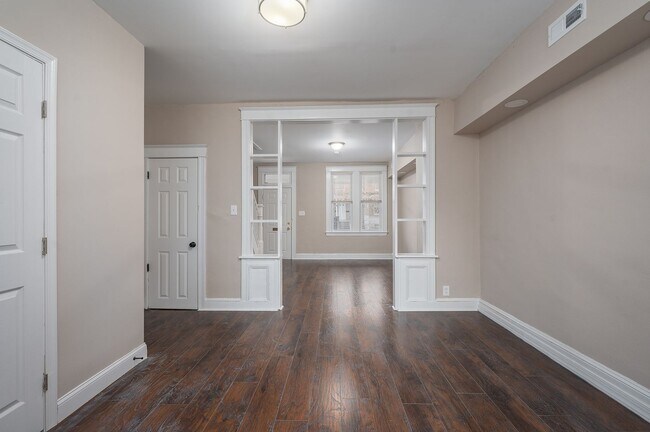Building Photo - Newly Renovated 3 Bedroom in Charming Balt...