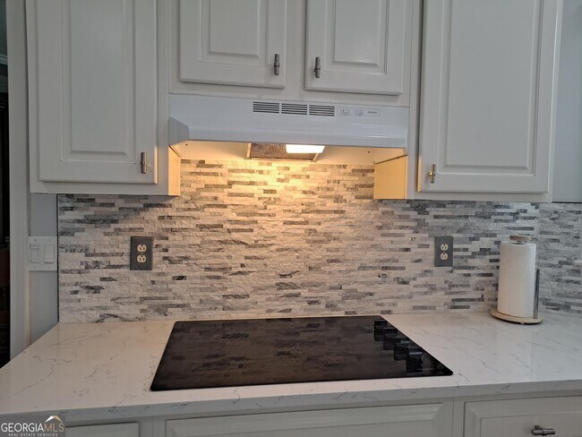 Building Photo - 120 Newfield Dr