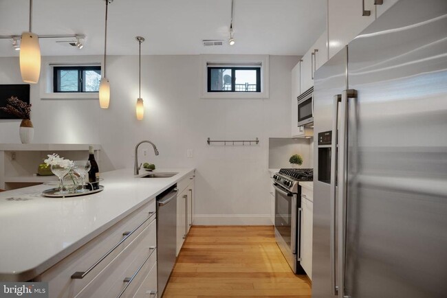 Building Photo - 2106 10th St NW