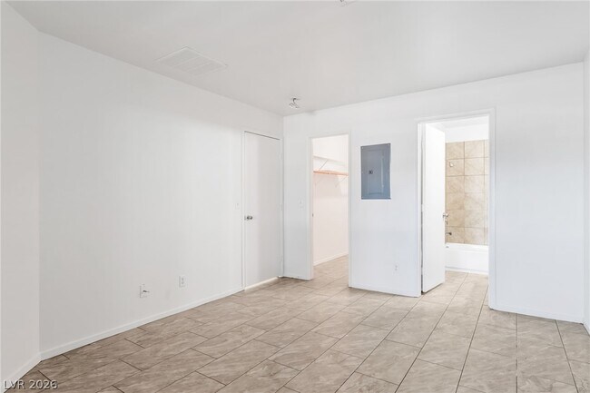 Building Photo - 3683 Lucido Dr
