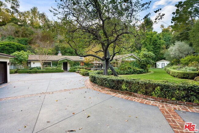 Building Photo - 7692 Woodrow Wilson Dr