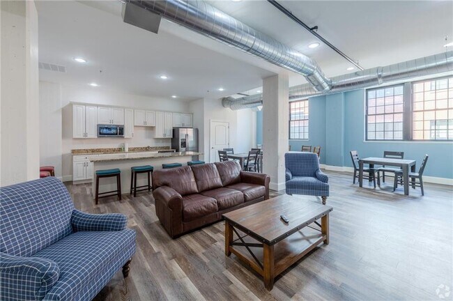 Building Photo - 12 Valley St