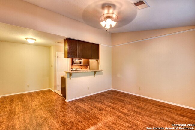 Building Photo - 1 Bed 1 Bath Located in the heart of the Medical Center