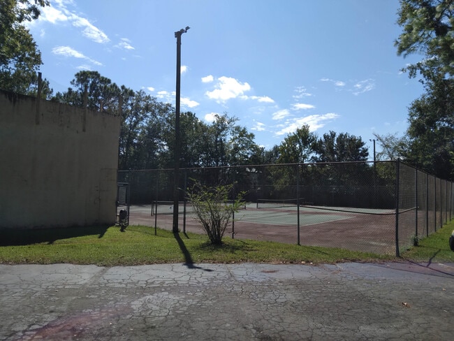 tennis courts plus - 4415 NW 41st Plz