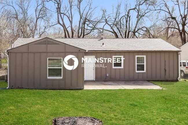 Building Photo - 4 Bedroom Pet-Friendly Home in INDEPENDENCE, MO with Main Street Renewal