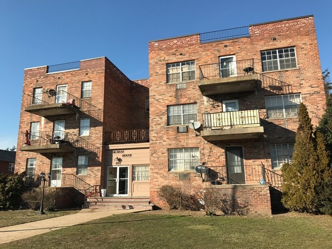 front - Hilbrae House