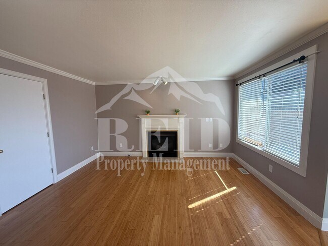 Building Photo - 6037 Sycamore Ln NE