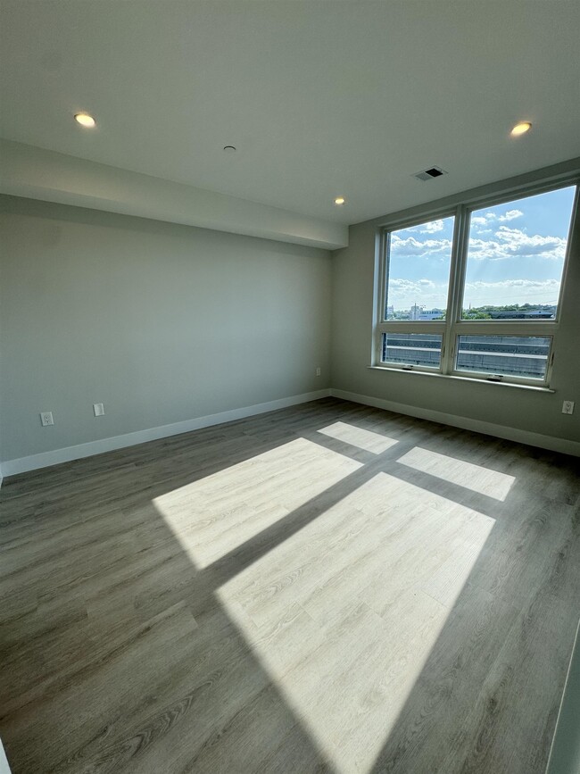 Building Photo - 40 Center St