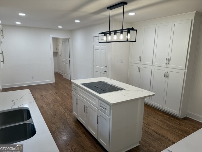 Building Photo - 185 Landor Dr