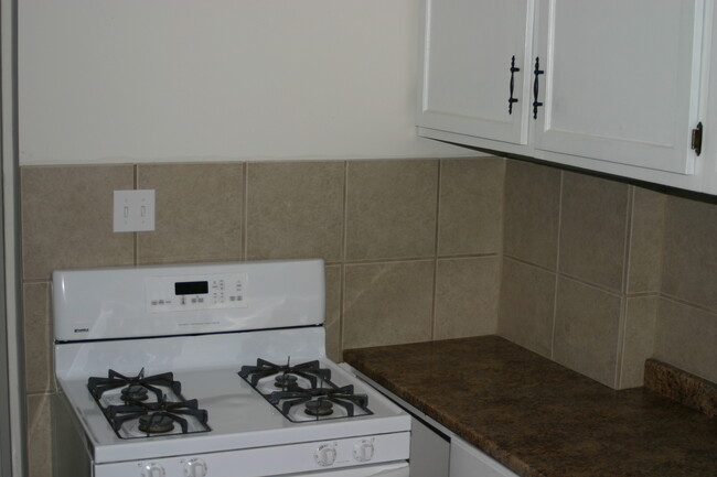 Kitchen - 856 Ohio River Blvd